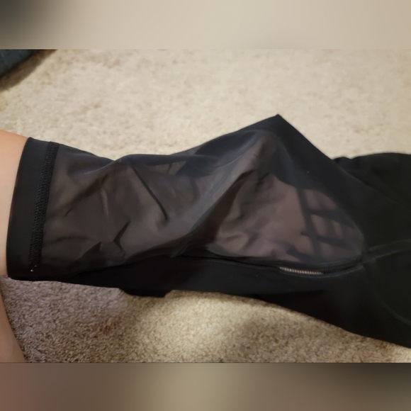 EUC XL Victoria's Secret Victoria Sport Black Mesh Leggings - Picture 3 of 4